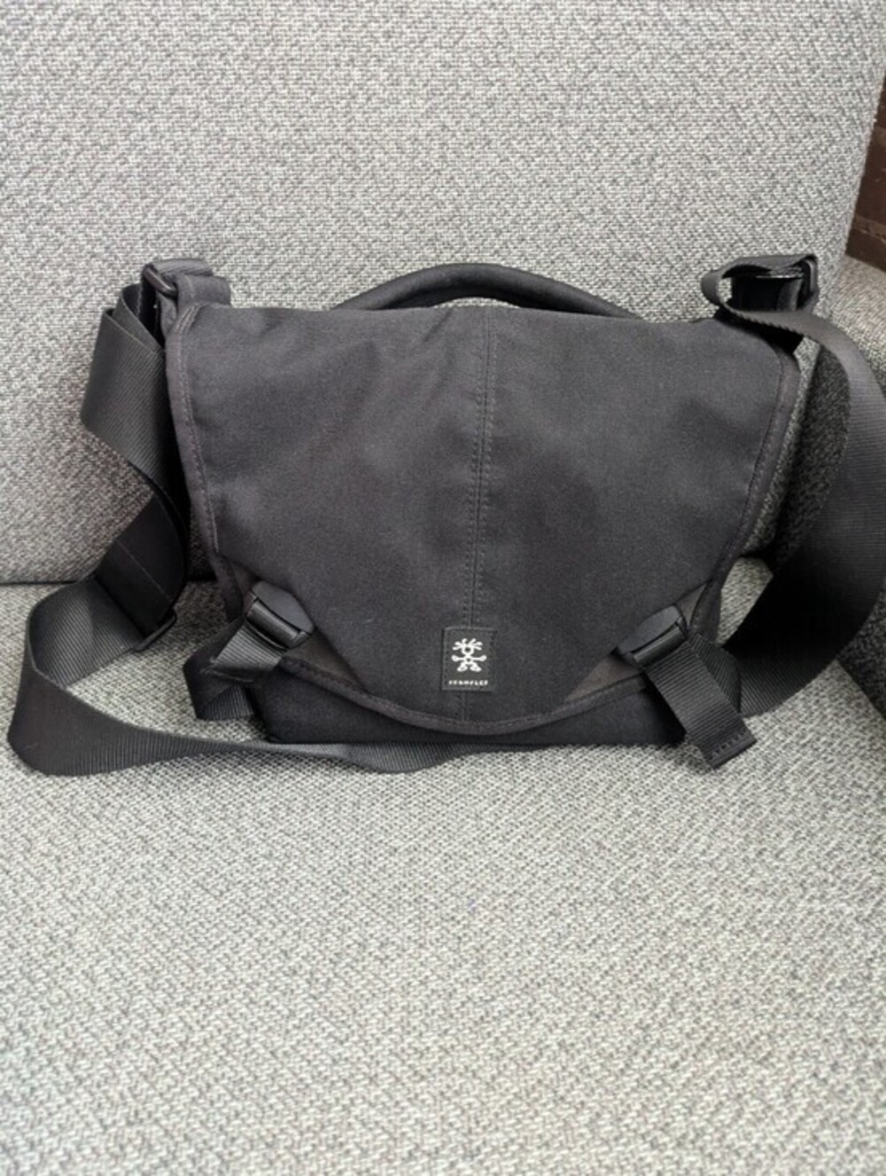 Crumpler camera bag The 5 Million Dollar Home black and lime green
